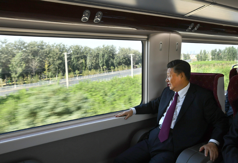 2019年9月25日，習(xí)近平總書記乘坐軌道列車前往北京大興國(guó)際機(jī)場(chǎng)。